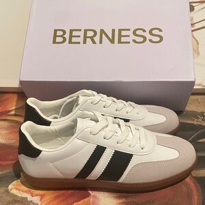 Berness Women's Classic White and Black Sneakers